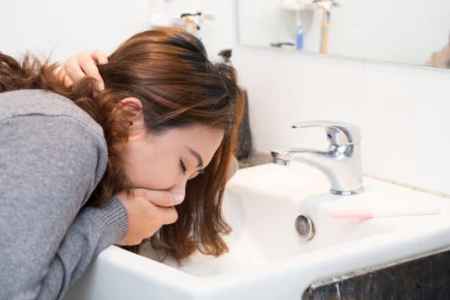 Mắc ói là do đâu? Điểm mặt 12 nguyên nhân gây buồn nôn thường gặp