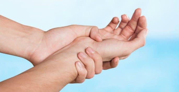 Gãy xương bàn tay