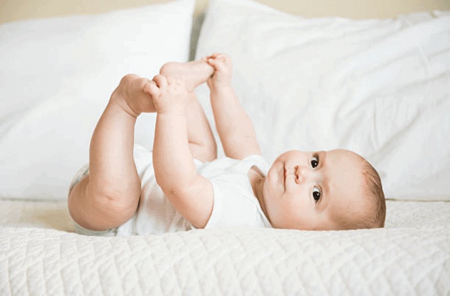 Tinh hoàn của trẻ sơ sinh không đều phải làm sao?