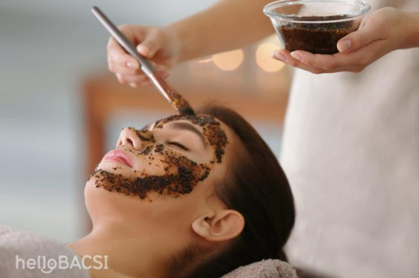 cách trị mụn bằng bã cà phê