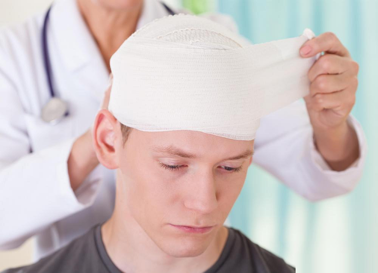 Chấn thương đầu có nguy hiểm không? Theo dõi & điều trị?