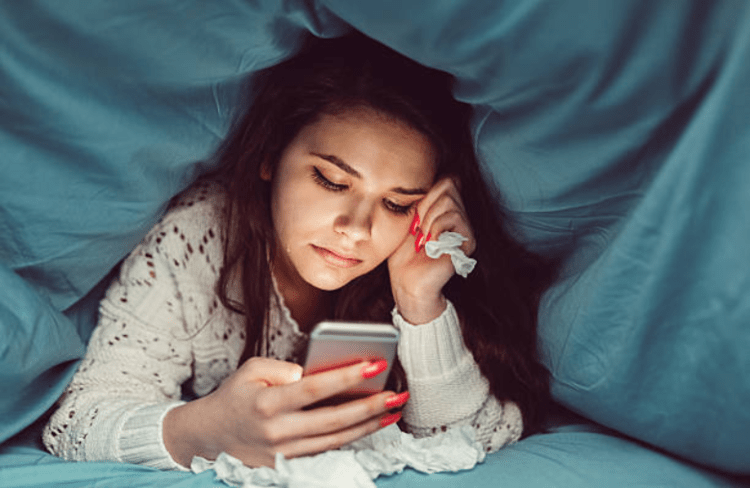 5 lý do không nên theo dõi người yêu cũ trên Facebook