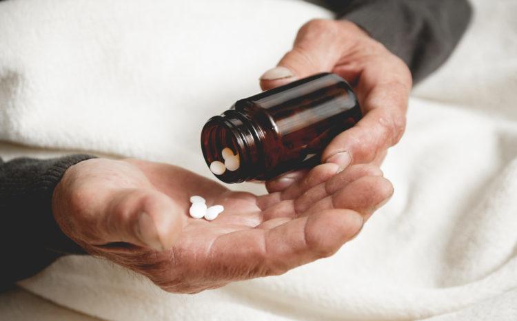 Người lớn tuổi có nên uống aspirin liều thấp để phòng bệnh?