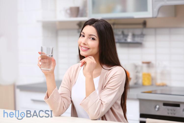 Mẹ cho con bú uống bao nhiêu nước là đủ? Làm sao tránh mất nước?