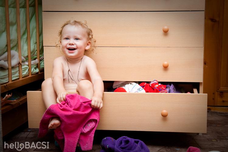 7 bí quyết đơn giản giúp bé nhanh biết cách tự mặc quần áo