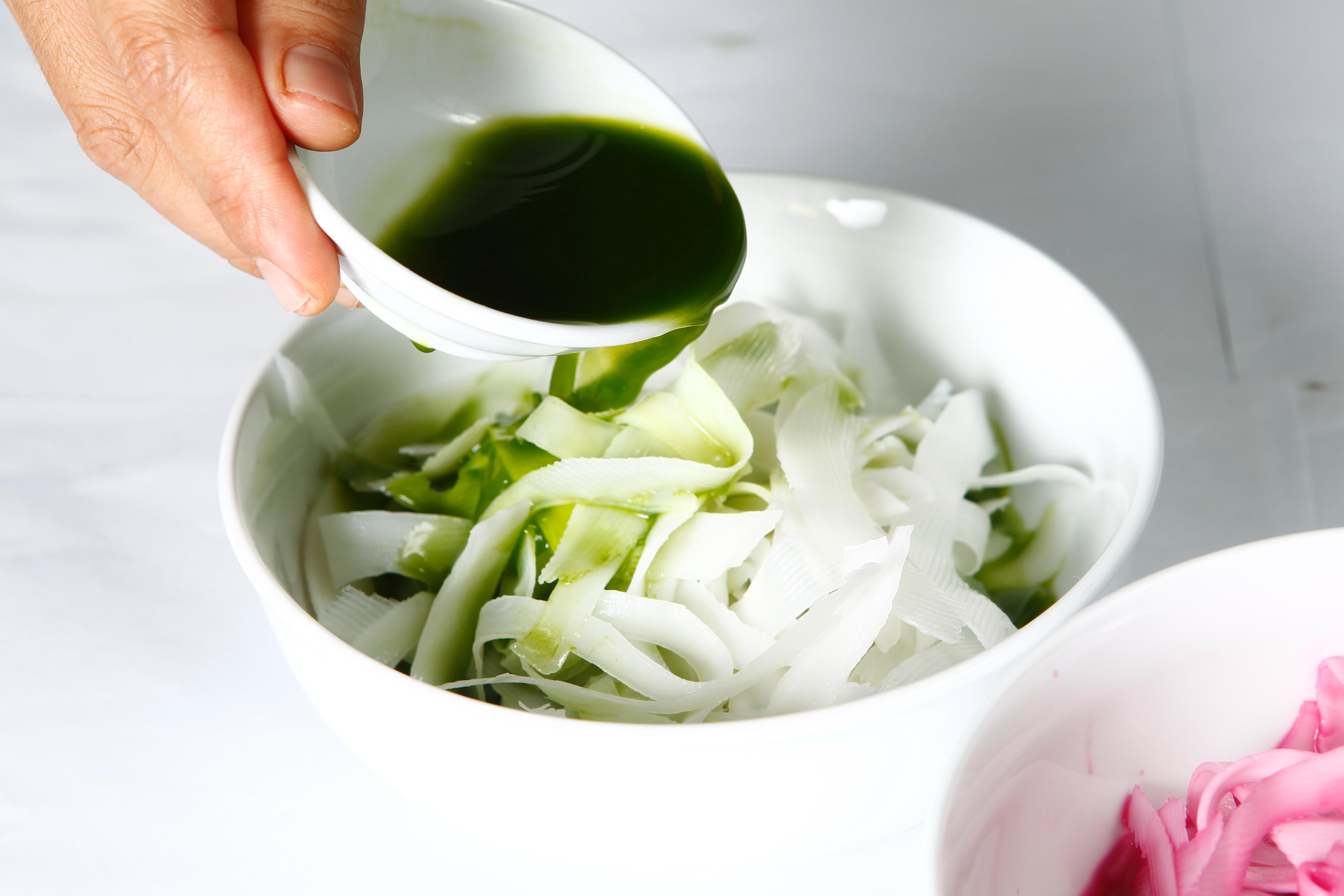 Cách làm mứt dừa lá dứa thơm ngon đẹp mắt