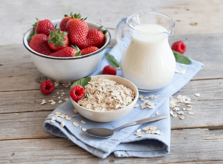 Bạn dị ứng sữa bò? Đừng lo, đã có các loại sữa khác thay thế!