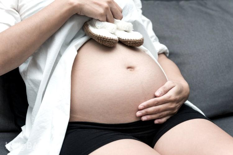 Nguyên nhân bà bầu ra khí hư màu xanh và cách vệ sinh giúp giảm khó chịu