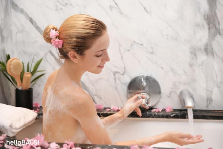 Dịch âm đạo là gì? Màu sắc dịch âm đạo tiết lộ điều gì?