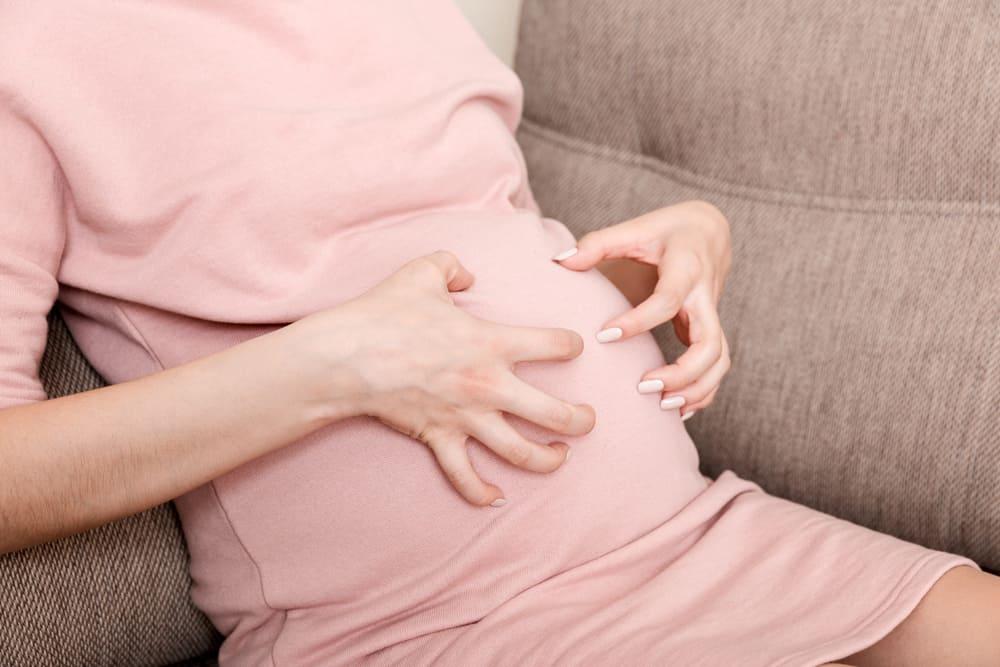 Bà bầu bị ghẻ có đáng lo ngại? Điều trị thế nào hiệu quả và an toàn?