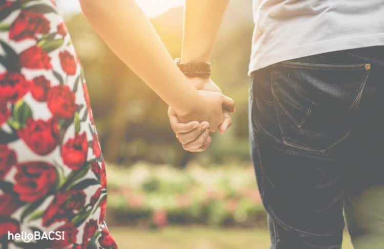 Cách nắm tay người yêu tiết lộ gì về mối quan hệ của bạn?