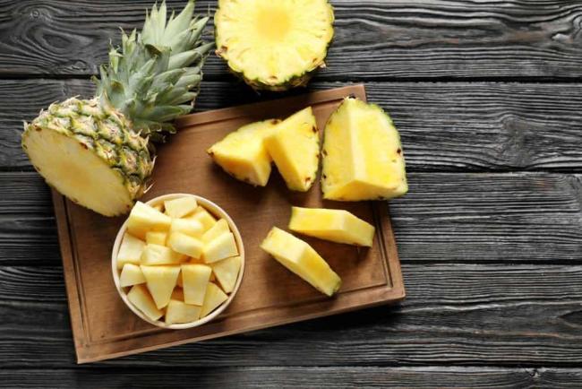Tháng thứ mấy bà bầu nên ăn dứa cho dễ sinh?
