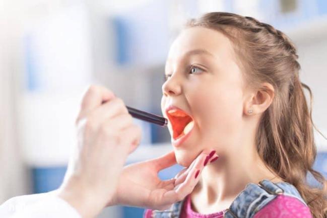 Tiết lộ 9 nguyên nhân gây khô cổ họng và biện pháp khắc phục tại nhà
