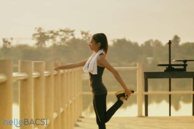 10 bài tập thể dục cho người đau khớp gối do viêm khớp tại nhà giúp đôi chân bạn khỏe hơn
