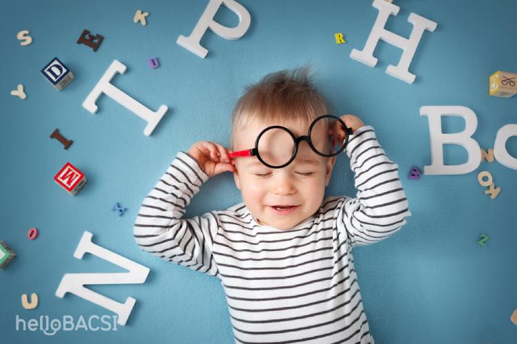 Echolalia: Chứng nhại lời gây khó khăn trong giao tiếp