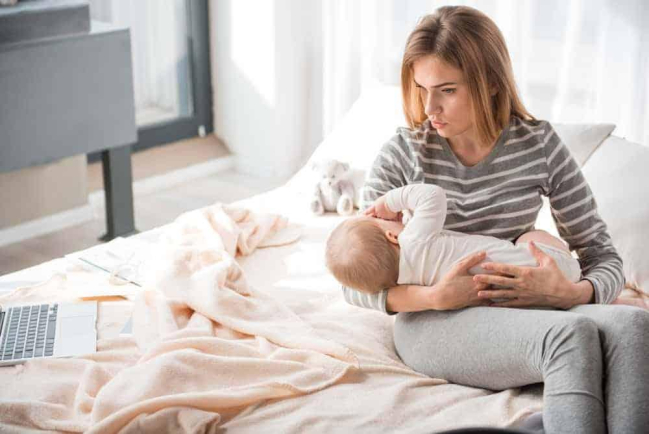Trẻ sơ sinh bị táo bón phải làm sao? Nguyên nhân và cách chữa an toàn