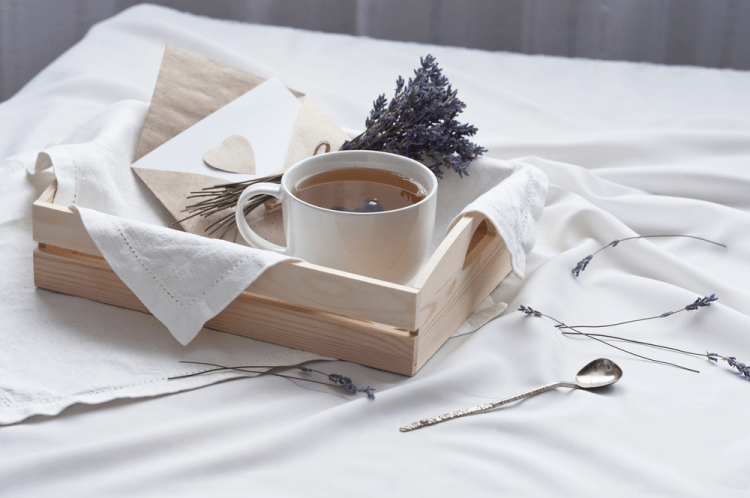 Top 6 loại trà thảo mộc giúp ngủ ngon bạn nên uống mỗi tối