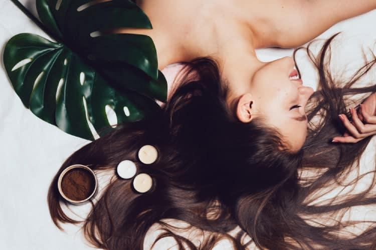 6 công thức làm mặt nạ dưỡng tóc mềm mượt tại nhà, giảm xơ rối