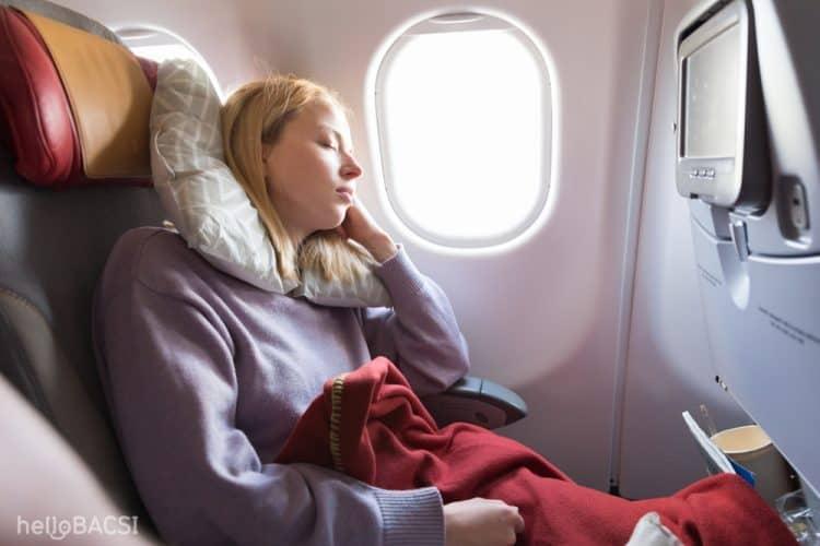 5 bí quyết giúp bạn ngủ trên máy bay ngon hơn