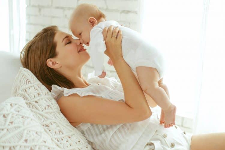 nguyên nhân kinh nguyệt không đều là do bạn cho con bú