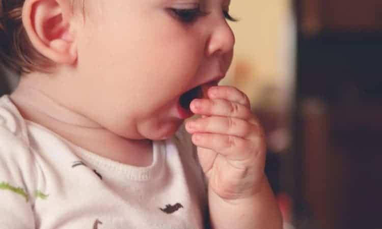 Bé bị nghẹn và nghẹt thở khi ăn