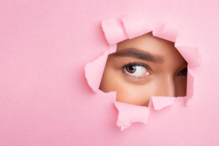 Bị sưng mí mắt dưới hoặc trên là do đâu? Cách khắc phục và ngừa tái phát