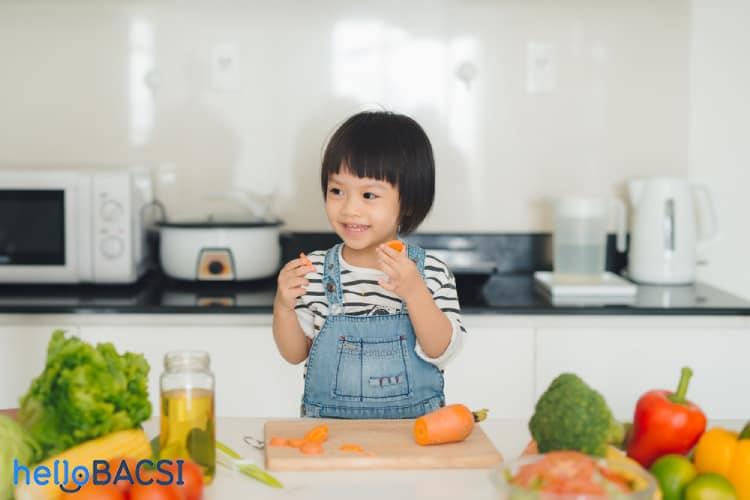 Nạp đủ chất dinh dưỡng cho trẻ để tăng khả năng phòng bệnh corona trước khi quay lại trường học