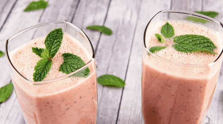 Sinh tố dâu tây, kiwi và bạc hà