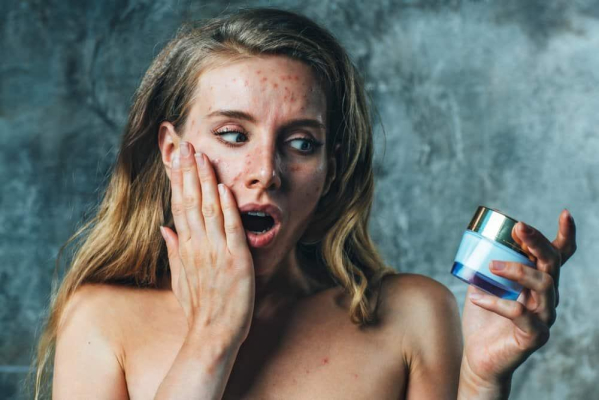 Dị ứng mỹ phẩm phải làm sao? Cách xử trí an toàn, phòng ngừa hiệu quả