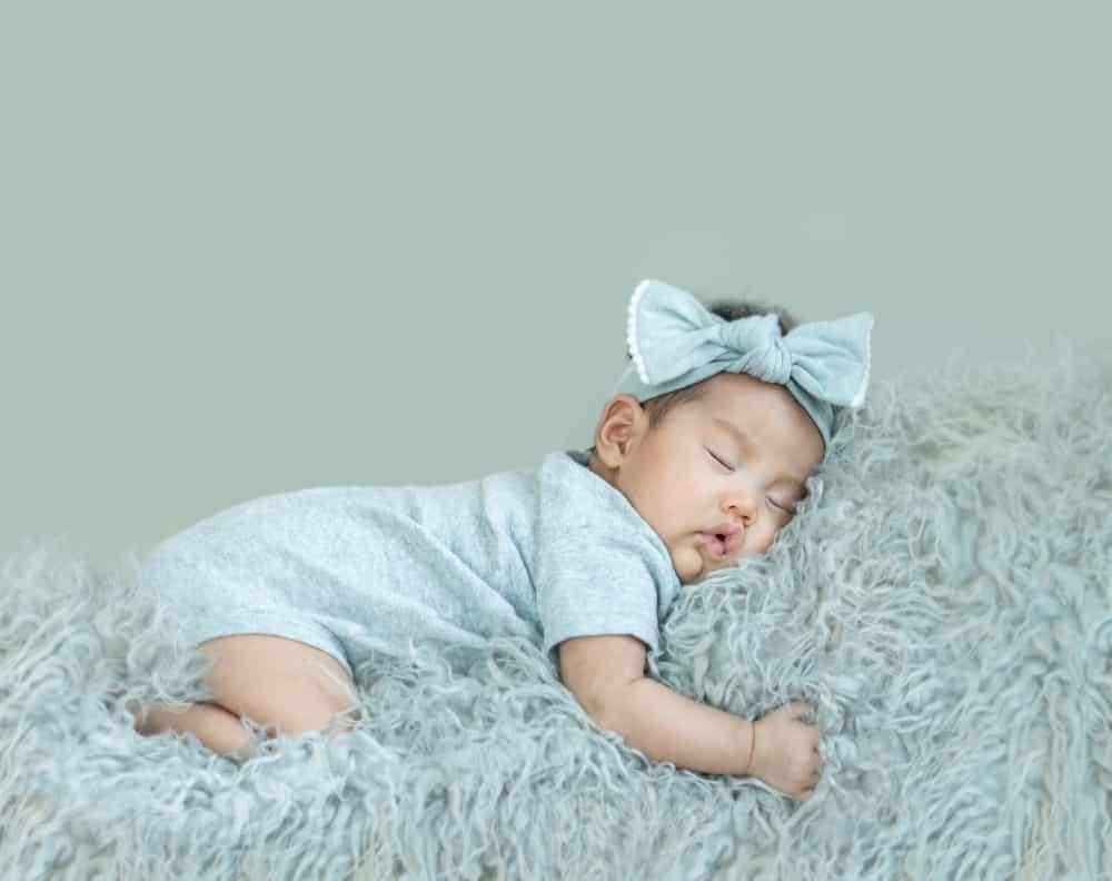 Trẻ sơ sinh đi phân hoa cà hoa cải có sao không? Mẹ nên làm gì?