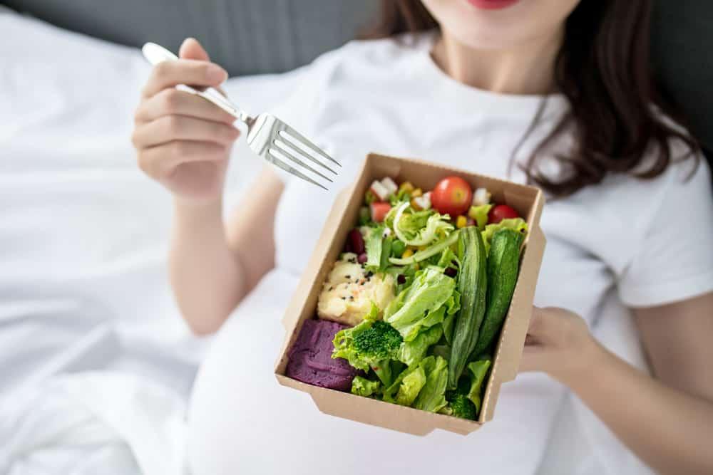 chế độ ăn 3 tháng đầu