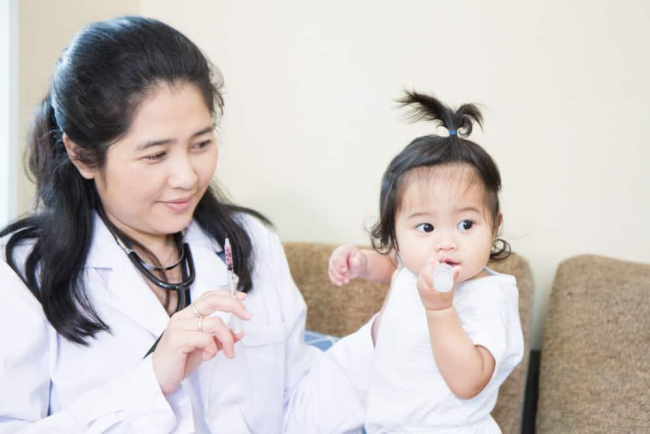 Chi tiết lịch tiêm chủng vacxin 6 trong 1 cho bé