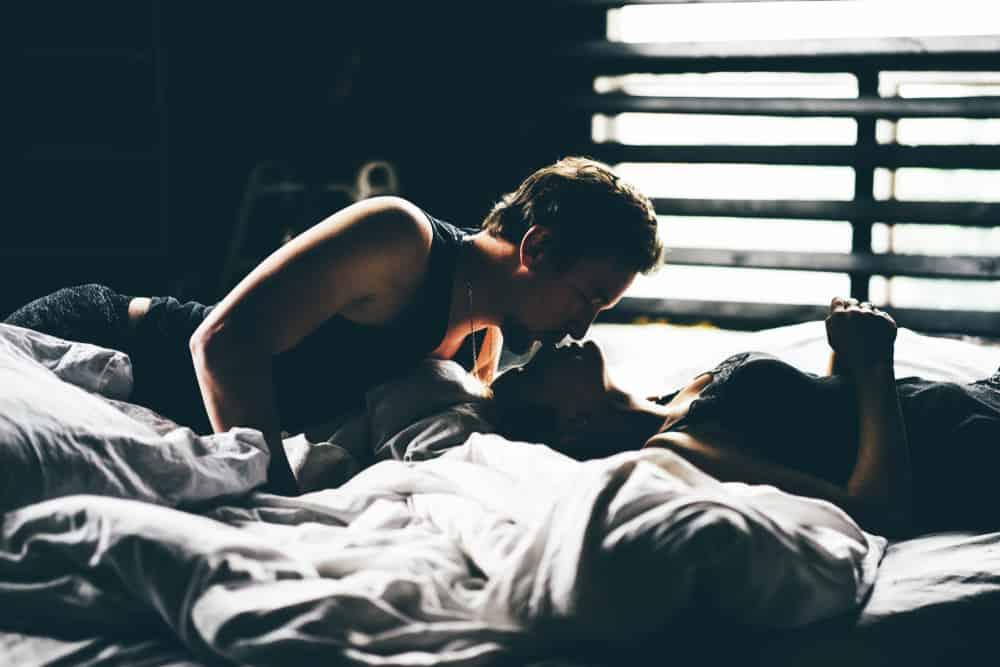 Cách vệ sinh hậu môn trước khi quan hệ và những lưu ý