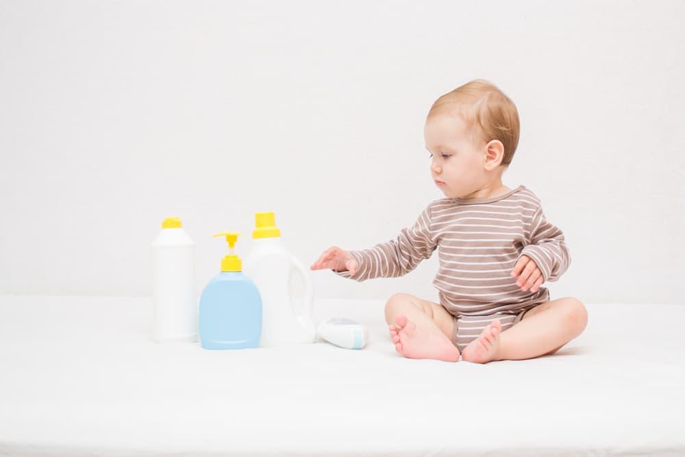 6 tiêu chí chọn mua sản phẩm tẩy rửa gia dụng giúp ngừa dị ứng da cho bé