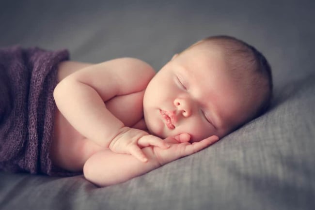 Mách mẹ cách làm gối vỏ đậu xanh cho bé có giấc ngủ ngon