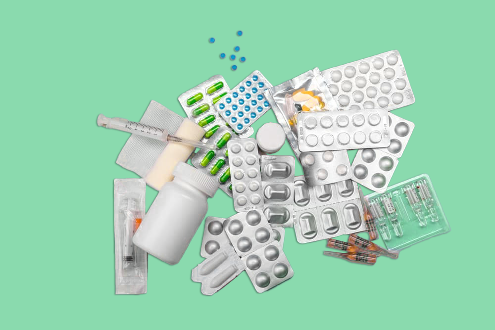 Điểm danh các nhóm thuốc điều trị viêm cột sống dính khớp