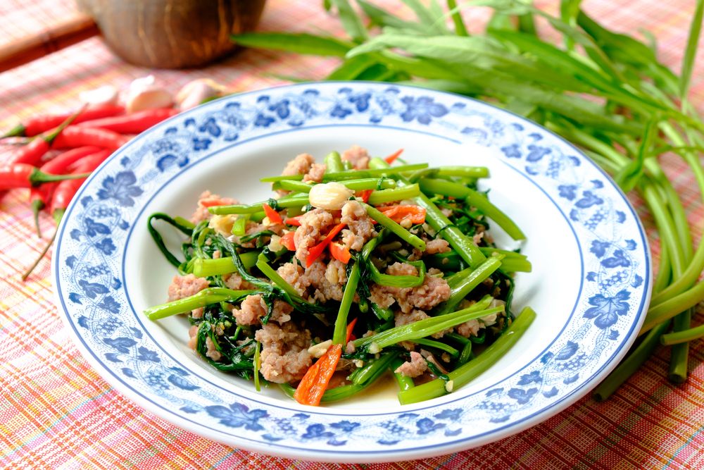 Bà bầu ăn rau muống được không? Lưu ý gì giúp mẹ ăn rau an toàn?