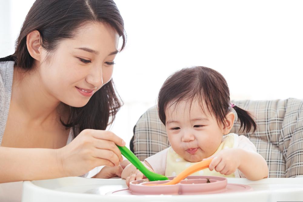 Bé 20 tháng tuổi biết làm gì? Sự phát triển thể chất, ngôn ngữ, nhận thức