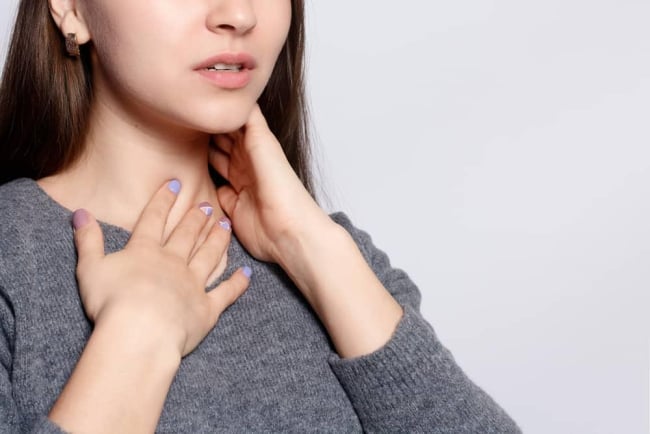 Nuốt nước bọt đau họng uống thuốc gì? Nguyên nhân, cách chữa tại nhà