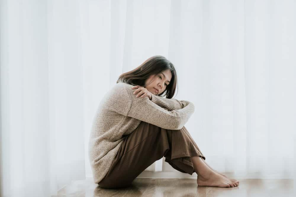 Trầm cảm là gì? Dấu hiệu, nguyên nhân và cách điều trị