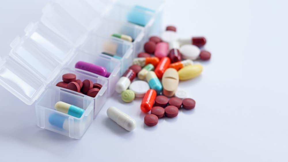 Nguyên nhân gây rụng tóc do tác dụng phụ của thuốc