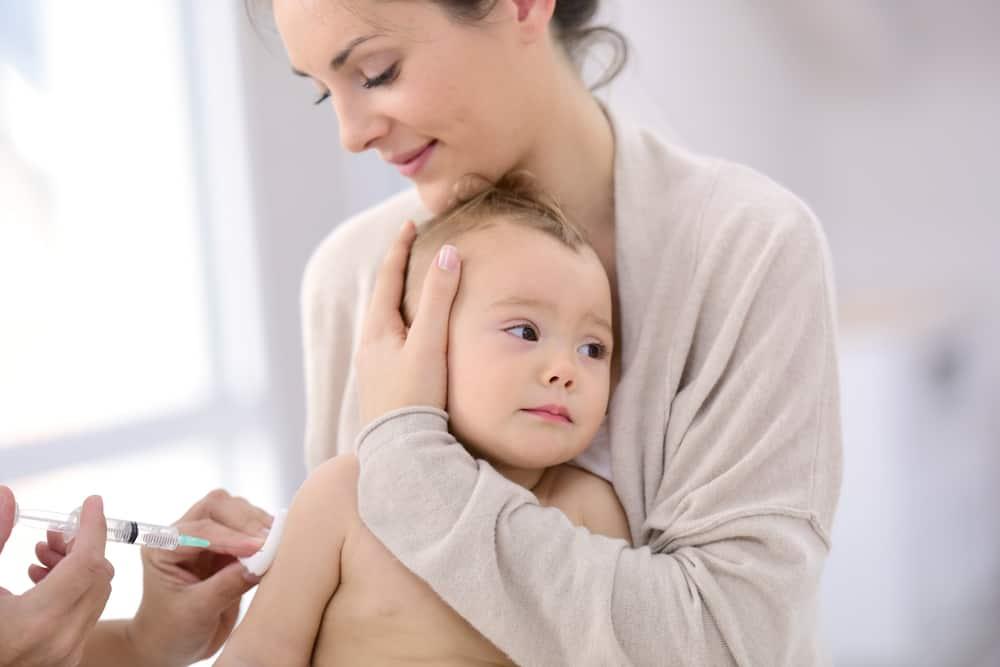 Trẻ sơ sinh có cần tiêm vắc xin?