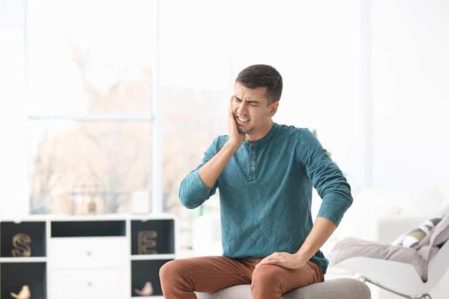 Hút thuốc lá có hại cho răng miệng ra sao?