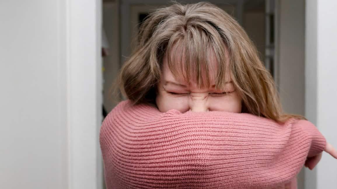 Tiểu són khi ho và hắt hơi: Nguyên nhân do đâu?