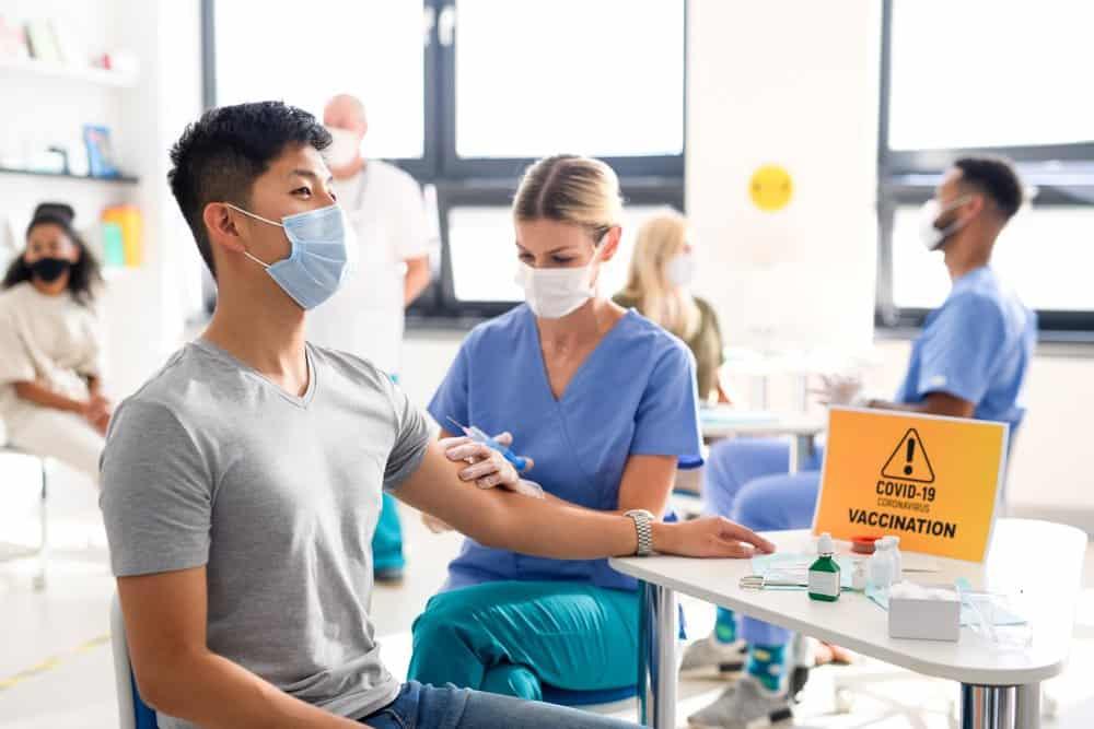 tiêm phòng triệu chứng nhiễm chủng delta