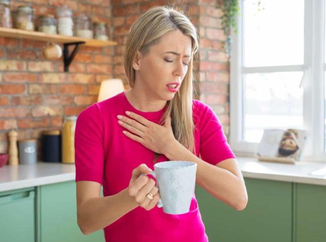 Trào ngược dạ dày uống gì? 5 thức uống không nên bỏ qua