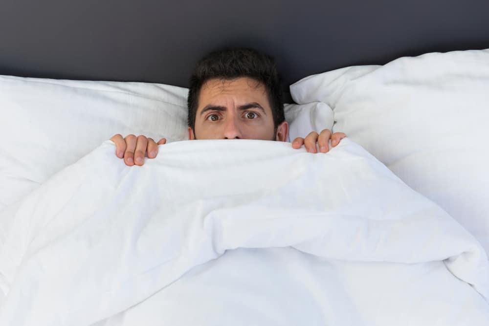 Dương vật cong có quan hệ được không? Điều phái mạnh cần biết