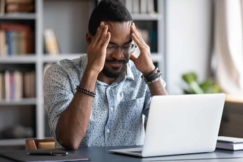 Đeo kính cận bị nhức đầu - Đâu là nguyên nhân?