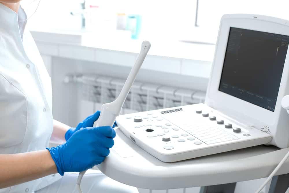 Siêu âm đầu dò để chẩn đoán bệnh phụ khoa: Kỹ thuật này có rủi ro không?