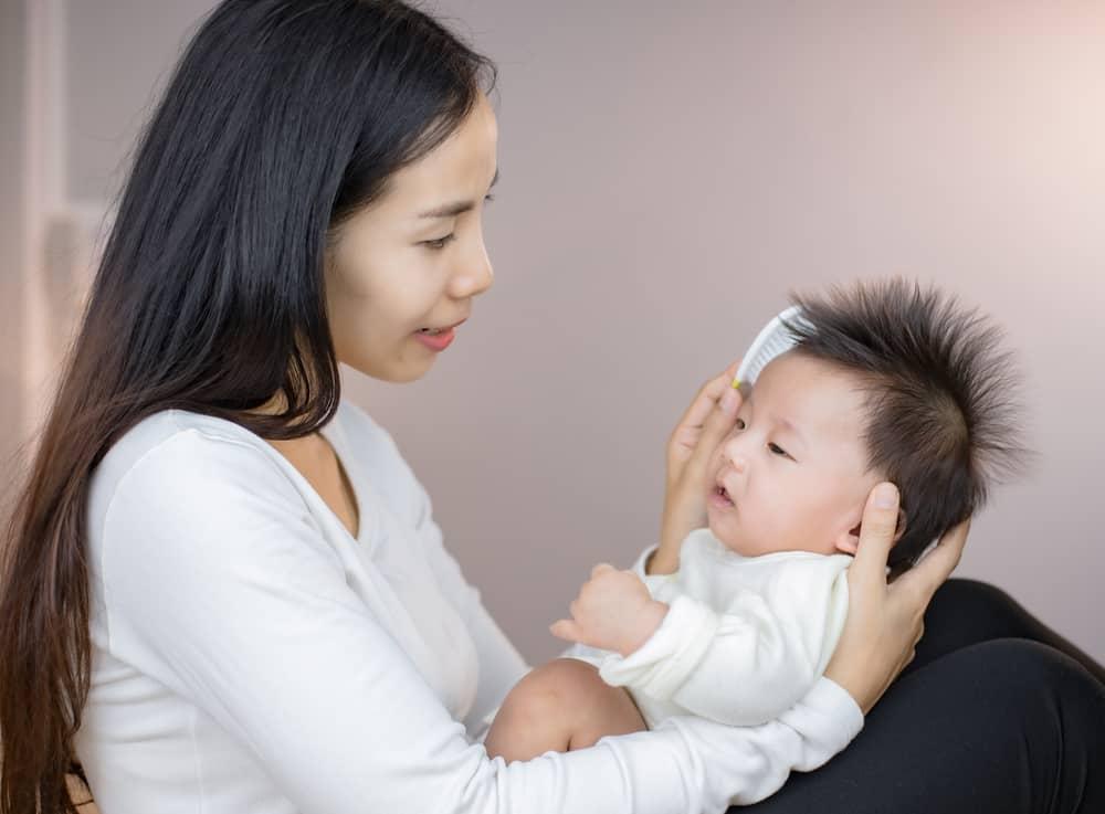 Trẻ 3 tháng tuổi bị rụng tóc có đáng lo không?